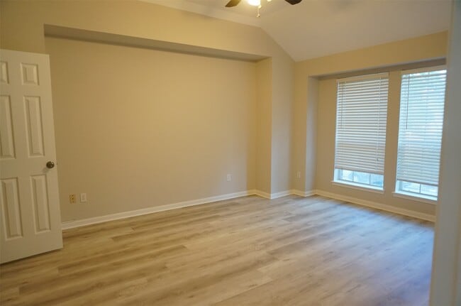 Building Photo - 4607 Forest Home Dr