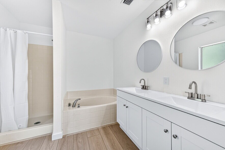 Primary Bathroom - 711 Avalon St SE