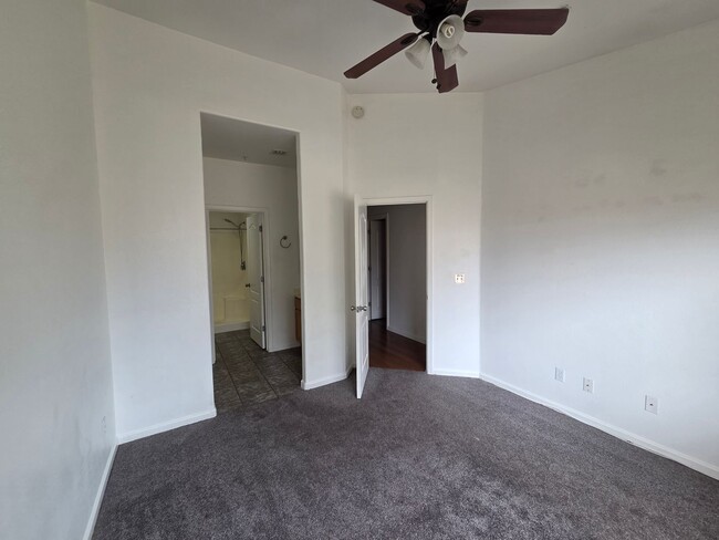Building Photo - 2 bed / 2 Bath Townhouse in Mesa!