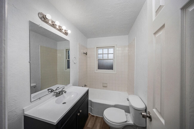 Building Photo - 1702 NW Euclid Ave