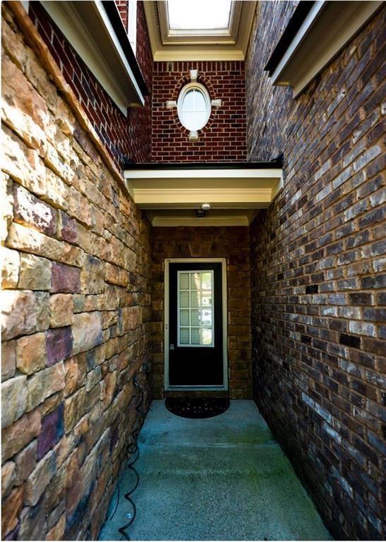 Building Photo - 4885 Hastings Terrace
