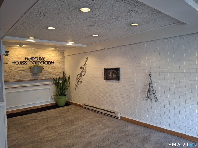 Building Photo - 393 Laurel Ave