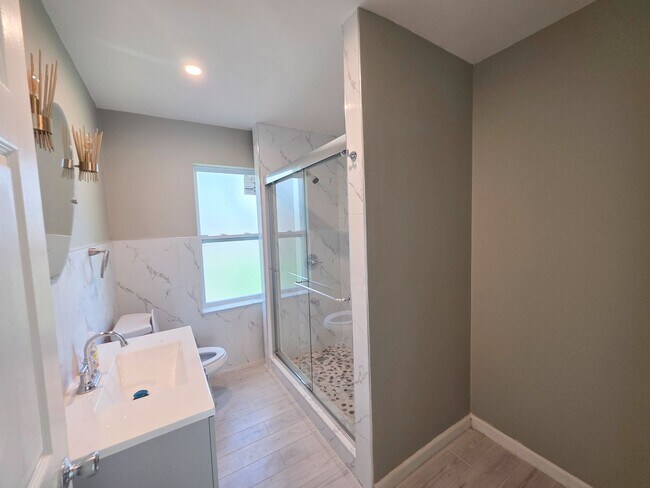 Building Photo - 100% Remodeled 2 bedroom 1.5 bath ANNUAL RENTAL