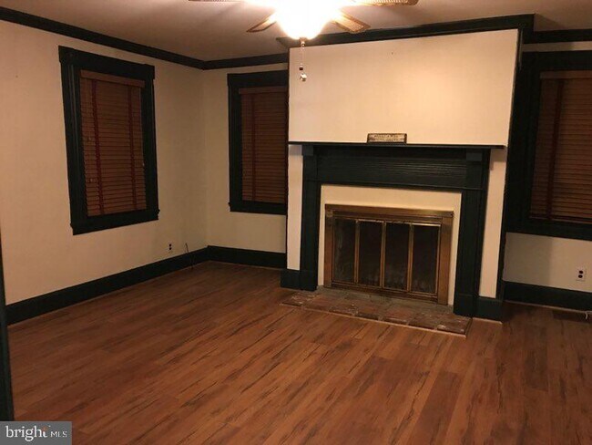 Building Photo - 10 Spicer St