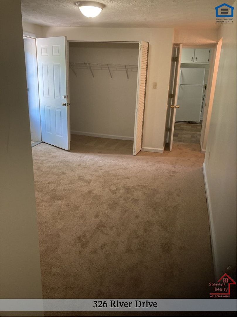 Building Photo - 326 River Dr