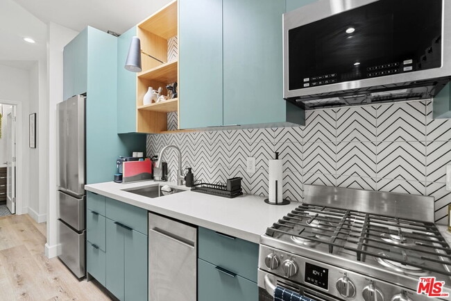 Building Photo - 11038 Blix St