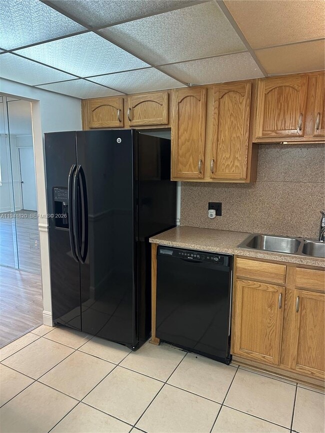 Building Photo - 1000 St Charles Pl