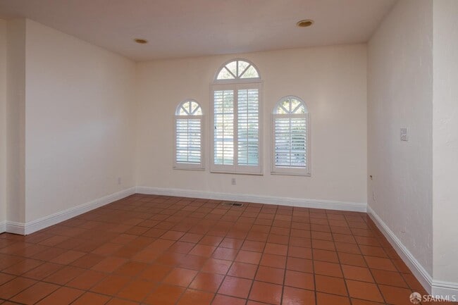 Building Photo - 2627 Hale Dr