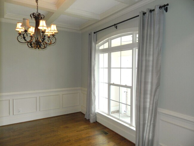 Building Photo - 4108 Dewaal St