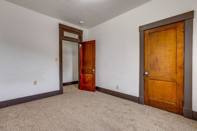 Building Photo - 466 Hays Ave