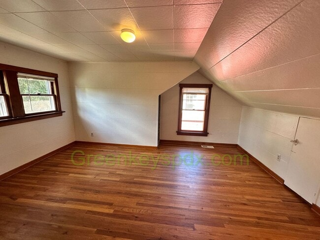 Building Photo - Gorgeous Pet-Friendly 3 Bedroom 1 Bath House