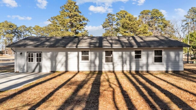 Building Photo - 620 Starling Way