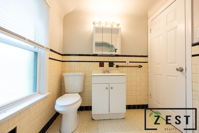 Building Photo - BEAUTIFUL 3 BD 1.5 BATH HOME!