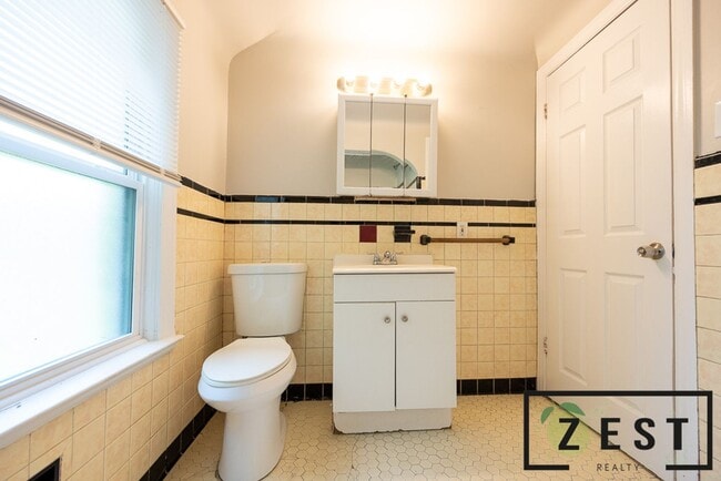 Building Photo - BEAUTIFUL 3 BD 1.5 BATH HOME! OPEN HOUSE S...