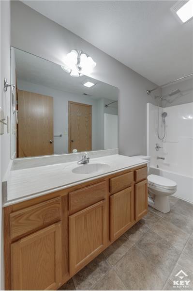 Building Photo - 565 N Bristol Ct
