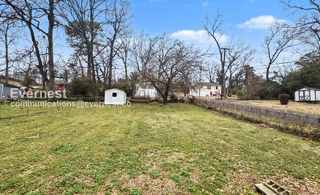 Building Photo - 2 Bed, 1 Bath Home with Fenced Yard / Available Now!