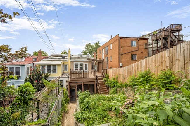 Building Photo - Sapcious Renovated Mt. Pleasant Home with ...