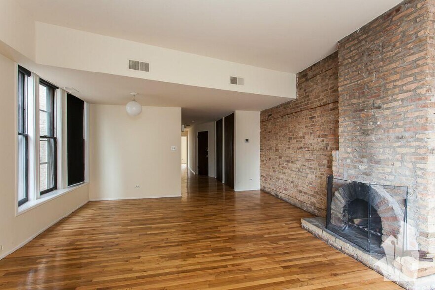 Building Photo - 604 W Surf St