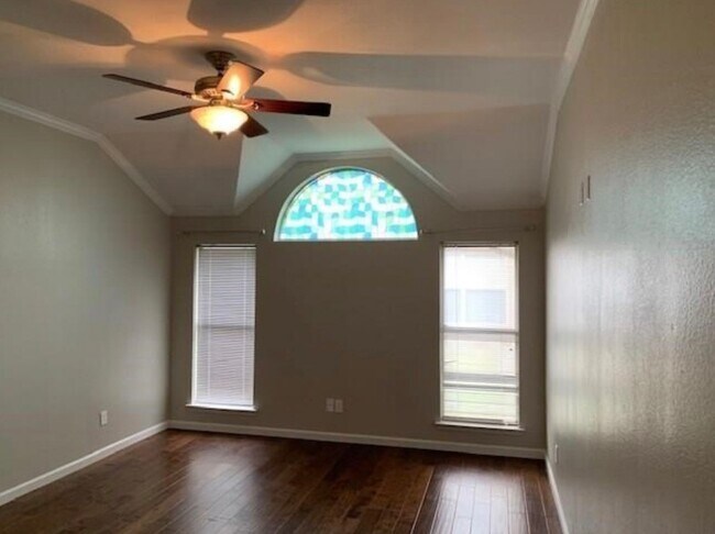 Building Photo - 10808 Pineview Ln