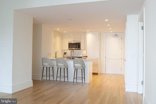 Building Photo - 130 S 18th St