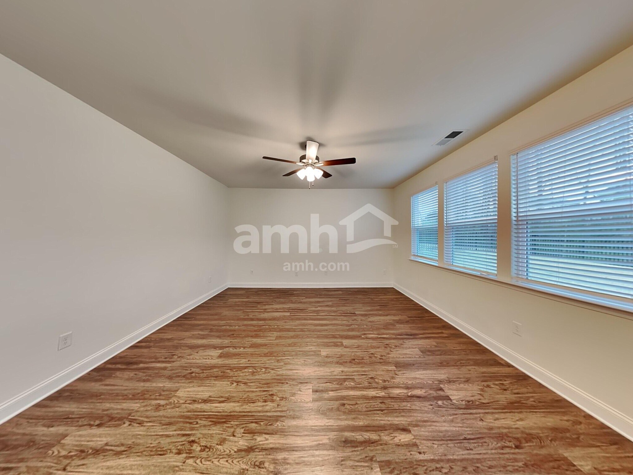 Building Photo - 348 Pointe Dr