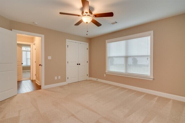 Building Photo - 219 Sandleton Way