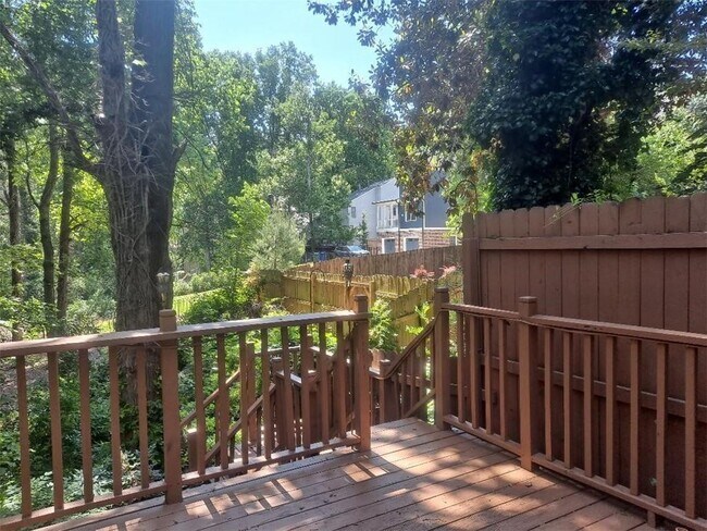 Building Photo - 2431 Coosawattee Dr NE