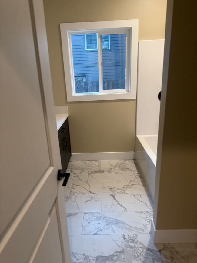 Building Photo - Newly Remolded 4-bedroom 3 bath Home in Downtown Woodland WA