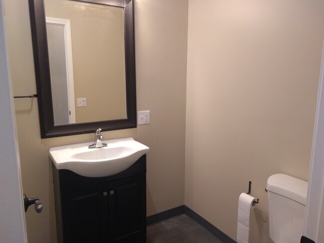 Building Photo - 372 Old County Rd