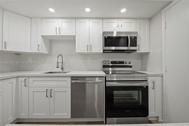 Building Photo - 8107 SW 72nd Ave