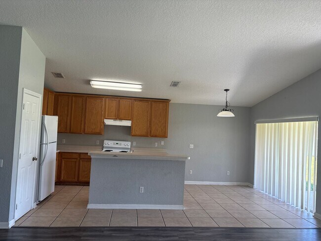 Building Photo - Spacious 4 Bedroom Home in Kissimmee, FL!
