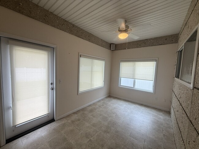 Building Photo - 500 Ashbrook-