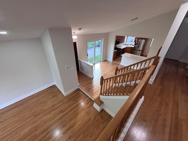 Building Photo - 532 Warren Rd