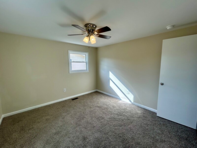 Building Photo - 403 S Market St