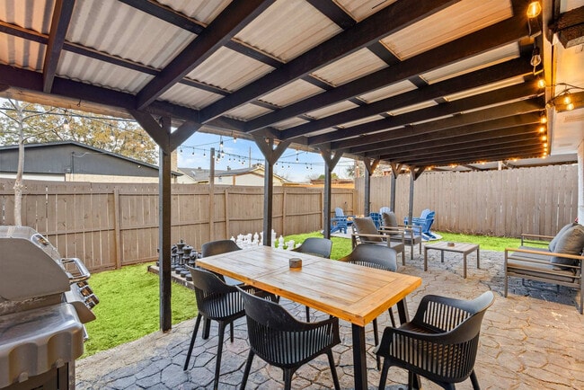 Building Photo - 3410 Country Club Dr