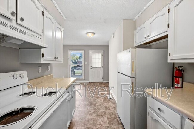 Building Photo - 203 Hunter Dr