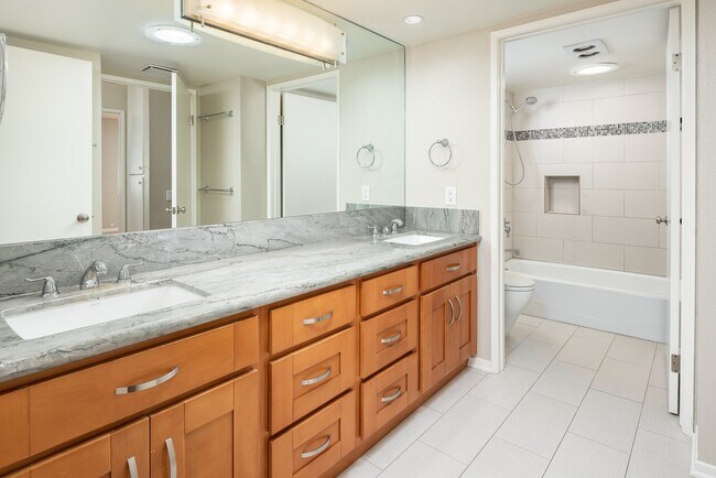 Building Photo - 4015 Camino Lindo