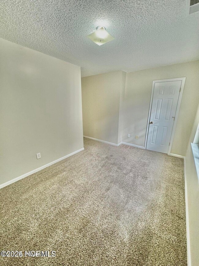 Building Photo - 319 Bracken Pl