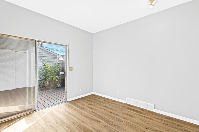 Building Photo - 3428 Carpenter Avenue