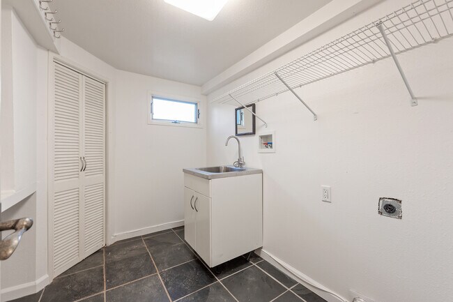Laundry Room - 570 Okeefe St
