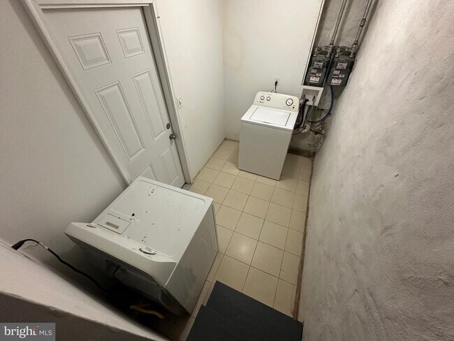 Building Photo - 1230 N 55th St