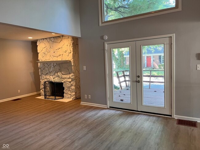 Building Photo - 1402 Kessler Blvd E Dr