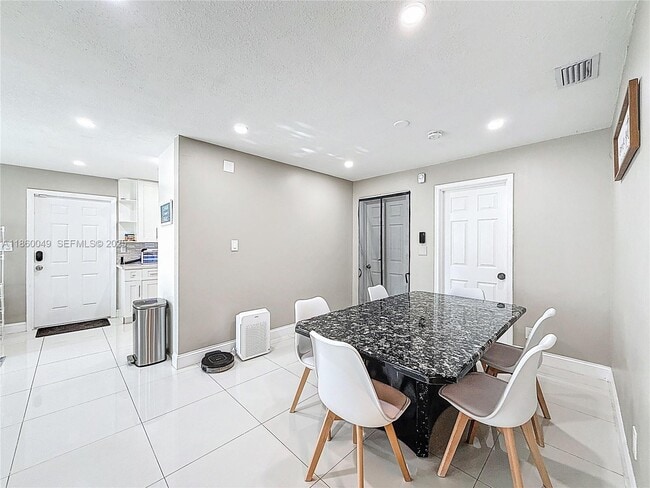 Building Photo - 921 NW 14th St