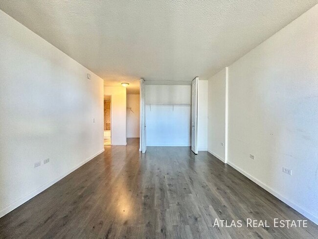 Building Photo - 909 Logan St