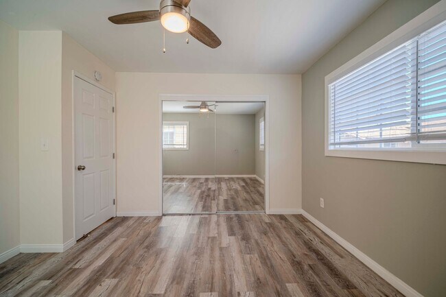 Building Photo - 679 Center St