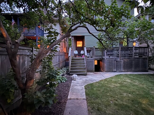 Building Photo - 4519 N Sacramento Ave