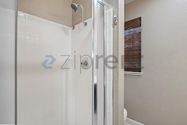 Building Photo - 5045 Hiller Ln