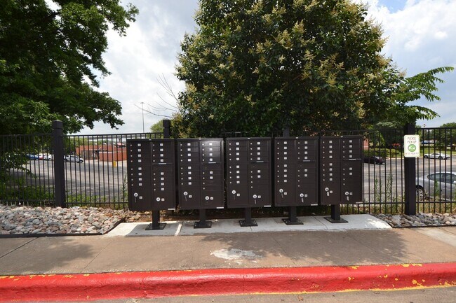 Building Photo - Remodel Condo - Minutes to Downtown Austin