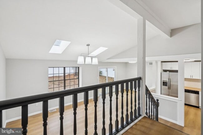 Building Photo - 31 Acorn Ct