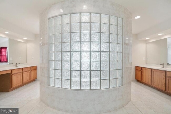 Building Photo - 15303 Glastonbury Way